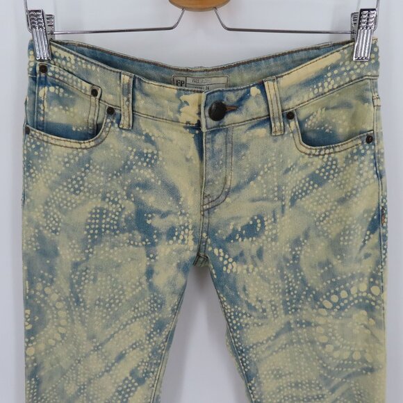 Free People Womens 24 Blue Bleached Dotted Swirl Flare Denim Jeans Pants Pockets - Picture 2 of 13